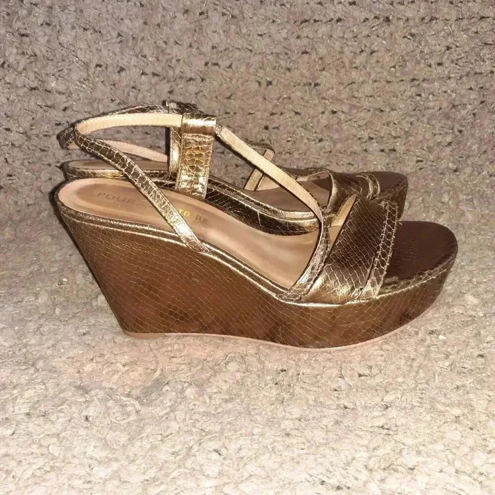 POUR LA VICTOIRE-Bronze Leather Snake Print Platform Wedge Sandal-Sz 9-Excellent - Picture 4 of 7